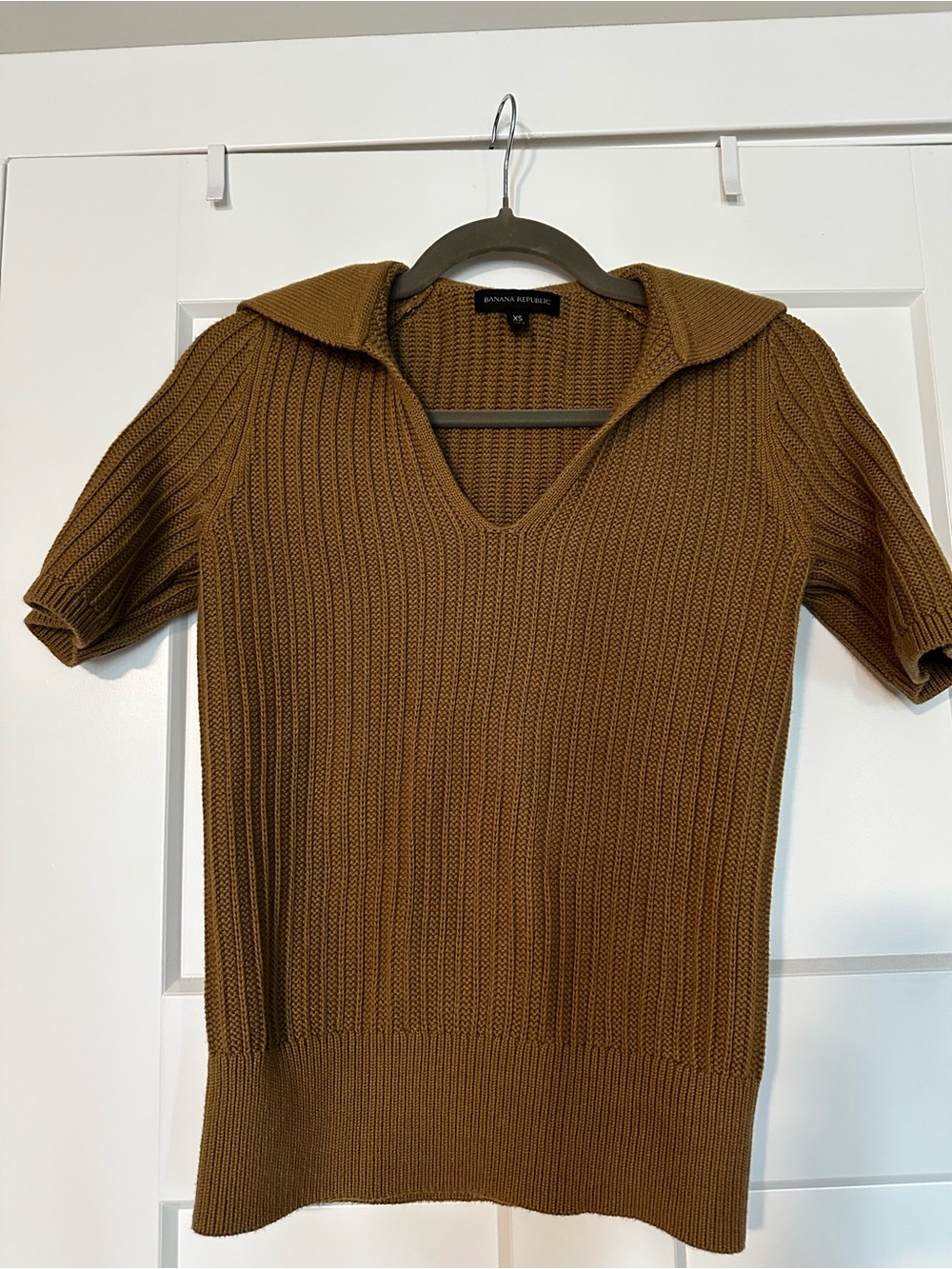 Banana Republic Camel Ribbed V-Neck Sweater Top